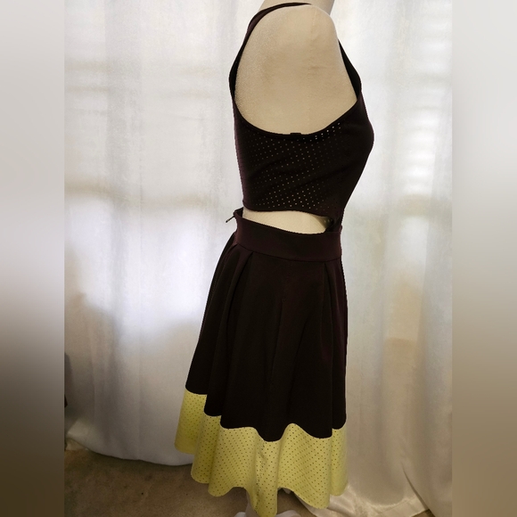 LULULEMON Women AWAY DRESS Purple Neon Yellow Perforated Skater Fit Flare Size 6 - Picture 4 of 10